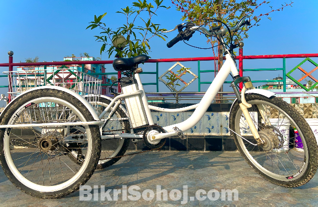 কাতার থেকে ইম্পোর্ট করা শপিং এর থ্রী হুইলার